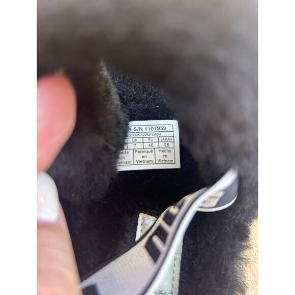 Sz 9- UGG WOMENS OH YEAH BLACK SANDALS STYLE 1107953 - Picture 3 of 4